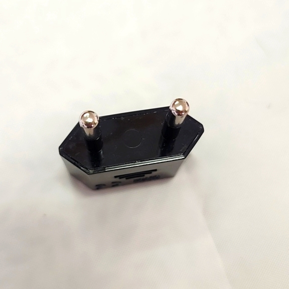 REI Multi Outlet Travel Adapter All-in-one Design Universal - Picture 6 of 7